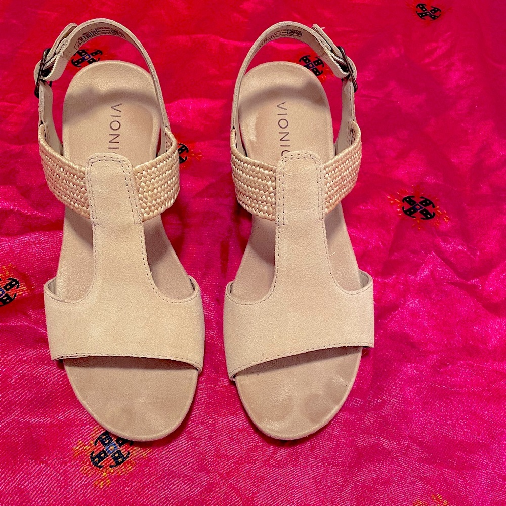 Vionic wedge sandals size 8